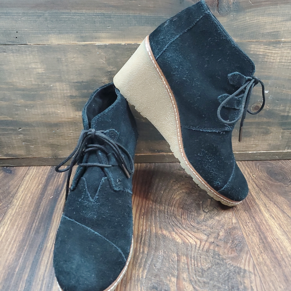 Toms Desert Wedge Boot Ankle Lace Up Black Suede Bootie Womens Size 8.5